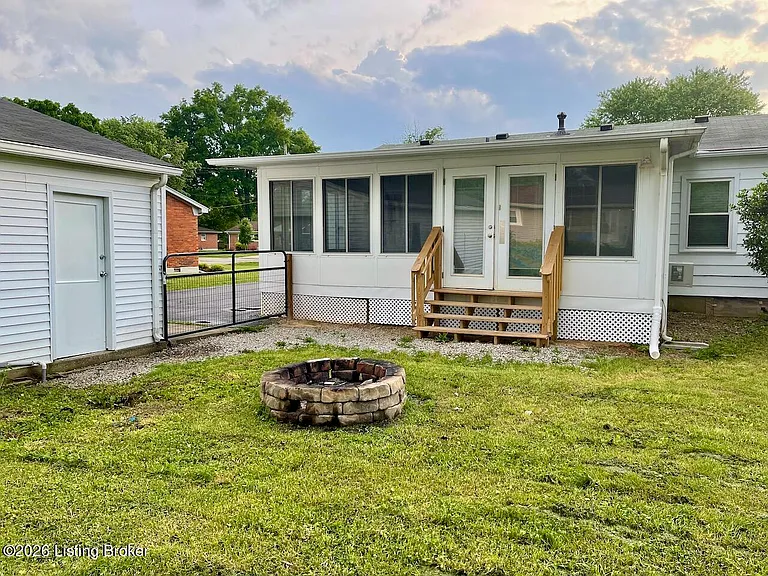 9207 Fenmore Ave — Photo 4