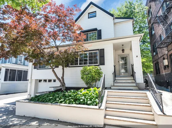 46 E 43rd St, Bayonne, NJ 07002