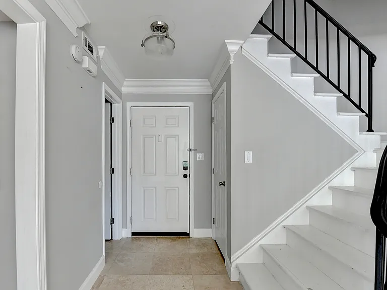 6980 Roswell Rd #C5 — Photo 4