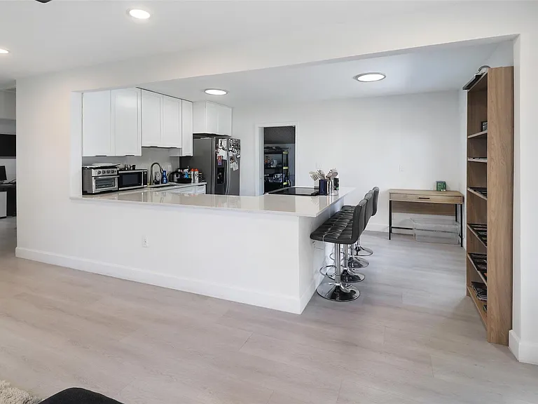 508 SW 13th St — Photo 3