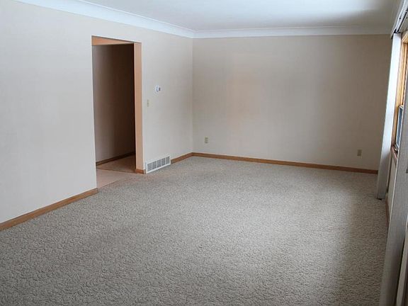 5th image of 909 Spruce Dr