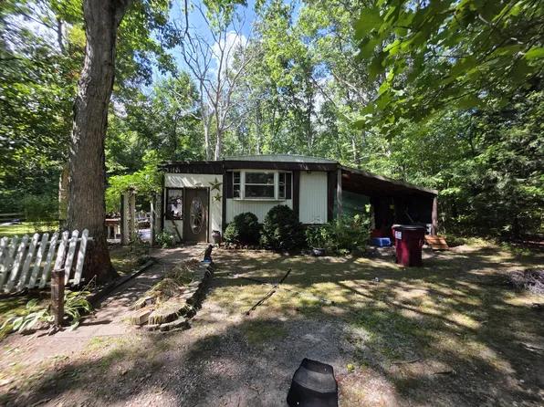 10831 Parkwood Dr, Montague, MI 49437