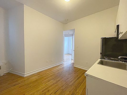 2nd image of 64 Macdougal St APT 4