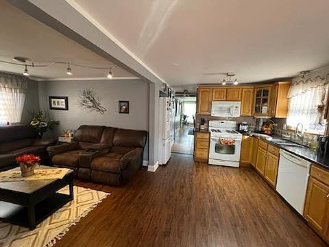 5th image of 7724 Neenah Ave