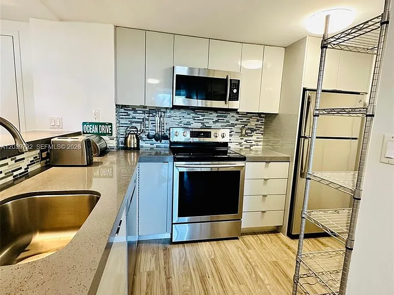 650 West Ave #403 — Photo 12