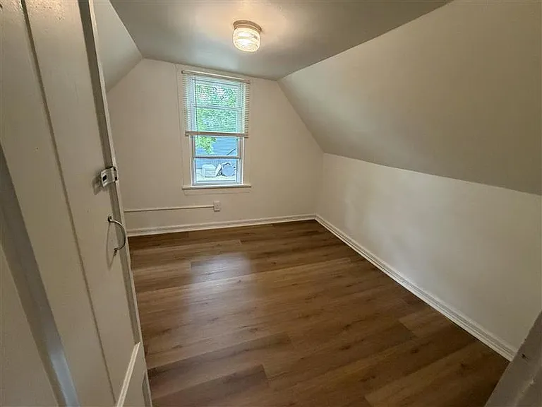 242R Valley St — Photo 11