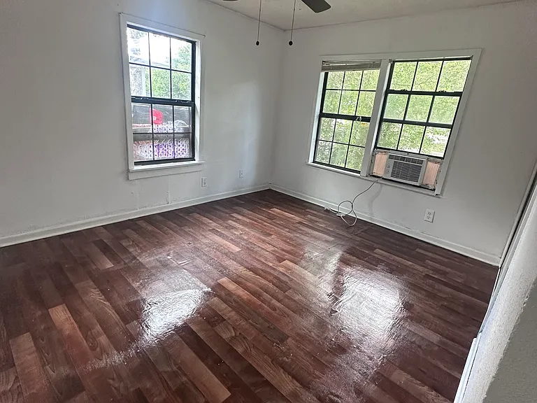 929 Anderson St — Photo 9