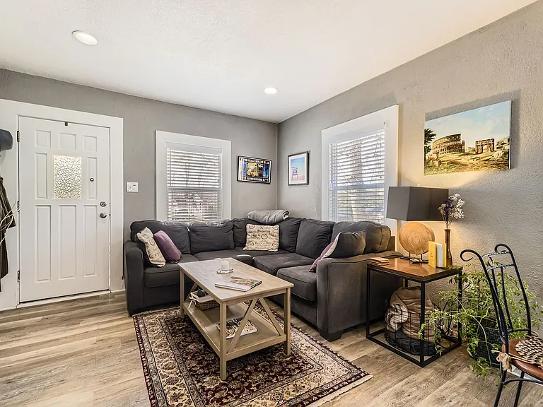 4552 S Logan St — Photo 5