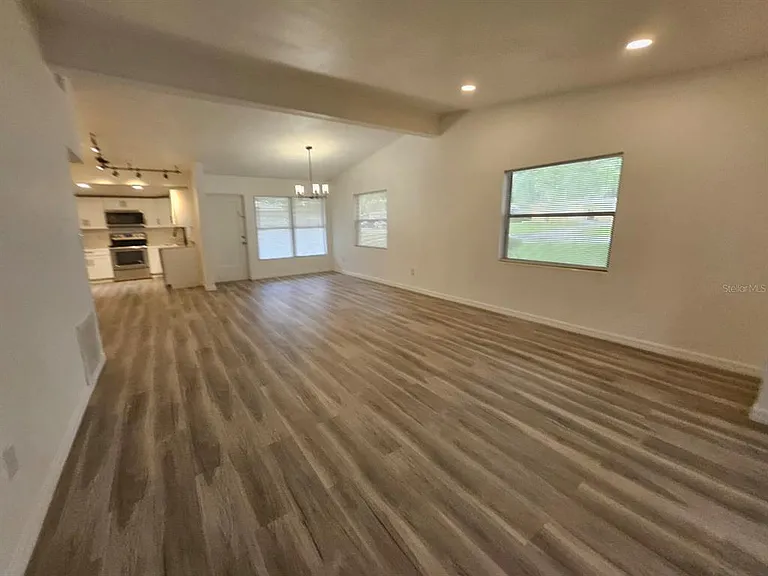 2816 S French Ave — Photo 11