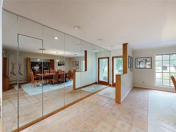 5th image of 1811 Shadowwood Dr