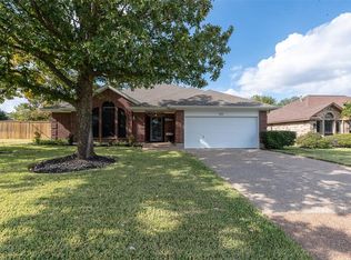 601 Castlebrook Dr, College Station, TX 77845