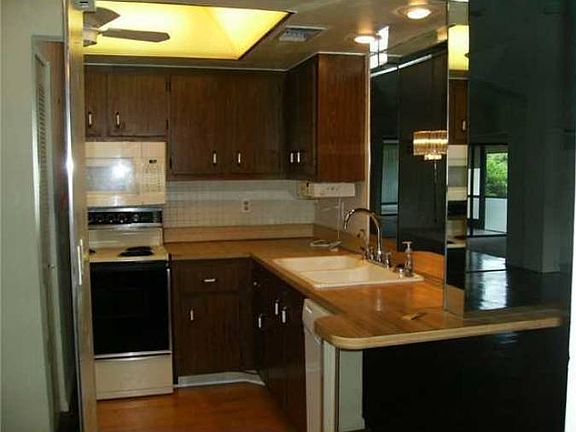 5th image of 2225 SW 15th Pl