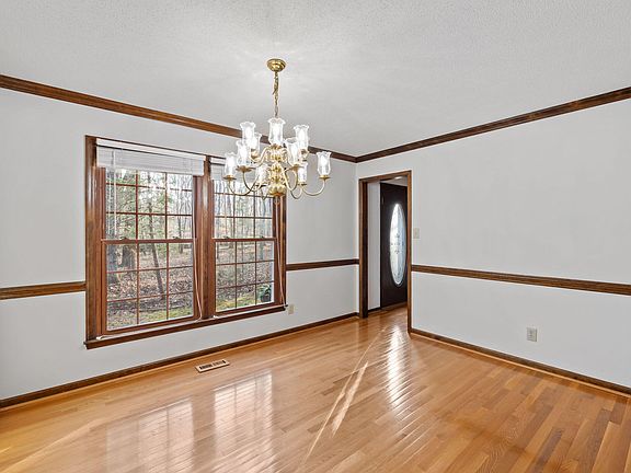 2nd image of 415 Jericho Rd