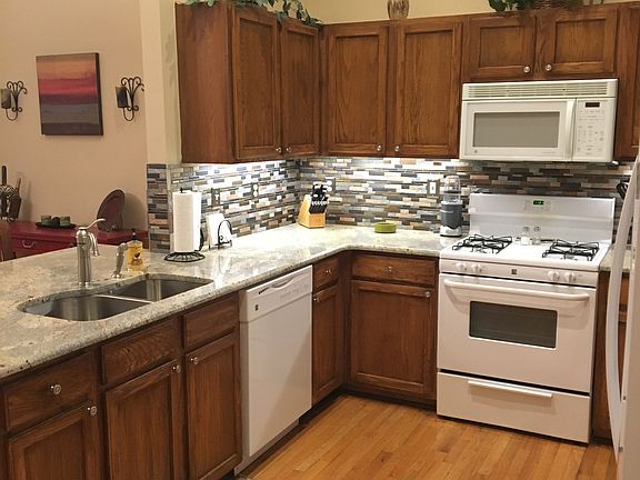 4th image of 415 Court Ln