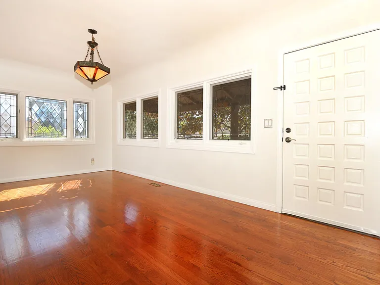 1609 Capistrano Ave — Photo 3