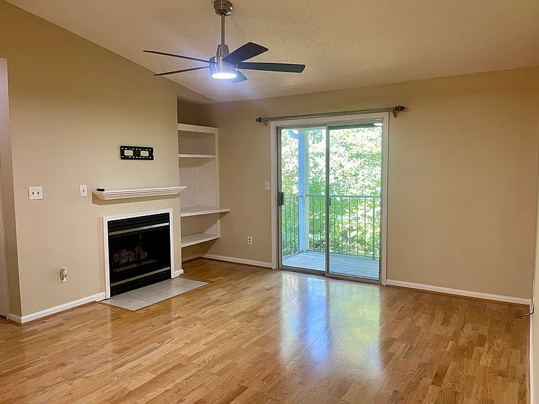 524 Granville Ct — Photo 5