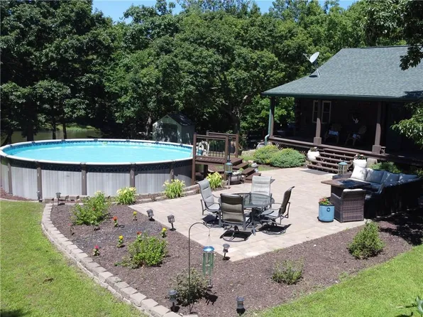 17 Deepwoods Ct, Linn Valley, KS 66040