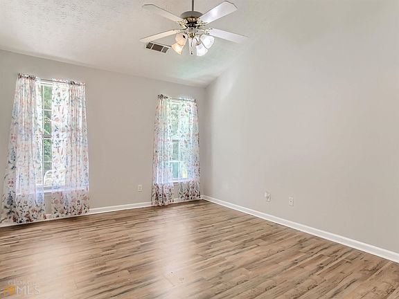 4th image of 2519 Hillvale Cir