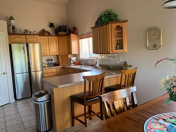 Full furnished kitchen with newer SS appliances.