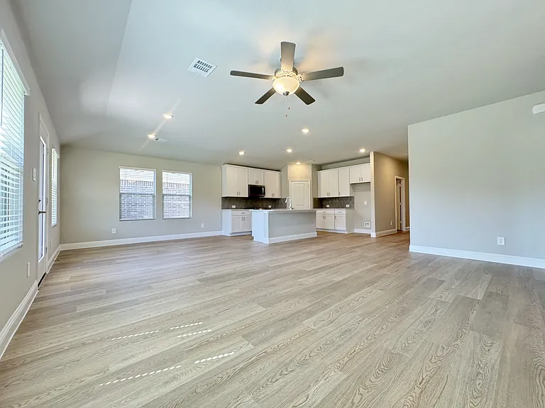 3713 Canyon Dr — Photo 6