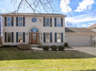 660 Clarendon Ln, Aurora, IL 60504