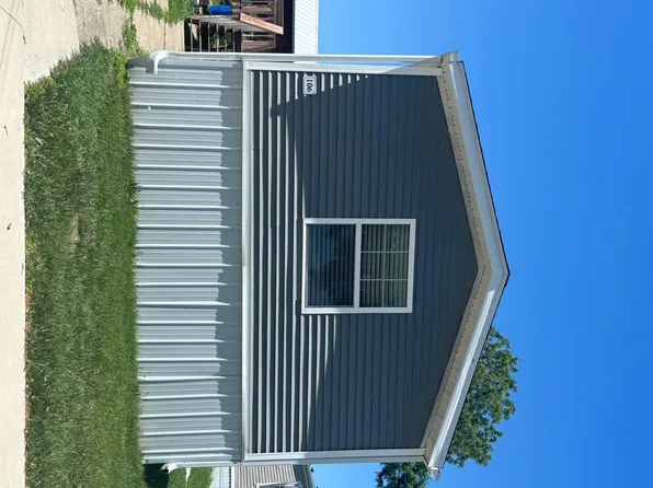 1624 W Summit St #106, Winterset, IA 50273