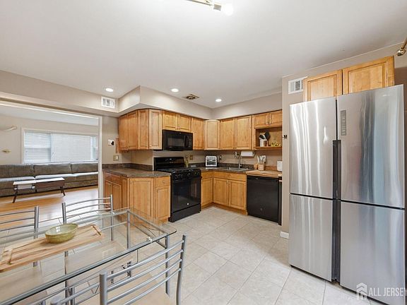 3rd image of 187 Evergreen Rd APT 4A