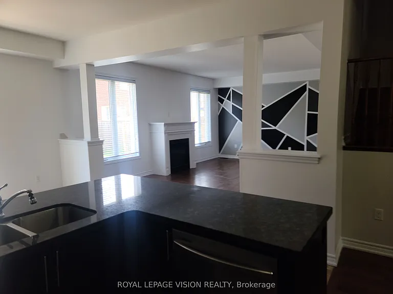 1832 Western Cres — Photo 11