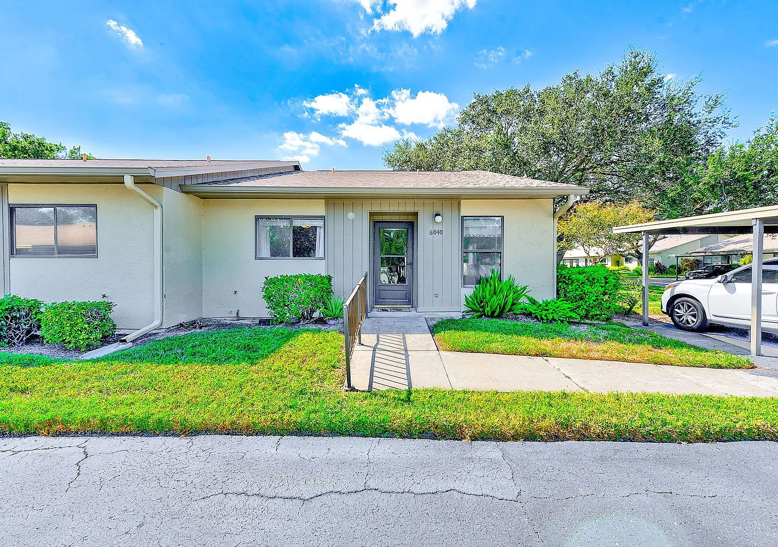 Available for a 9-month rental in the sought-after Huntington Woods community of Bradenton! — Photo 1