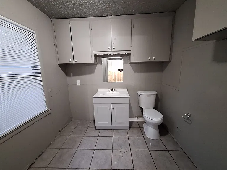 725 Shelton St — Photo 14