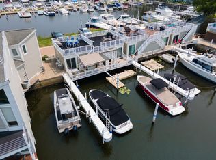 10 Harbor Isle Dr, New Buffalo, MI 49117