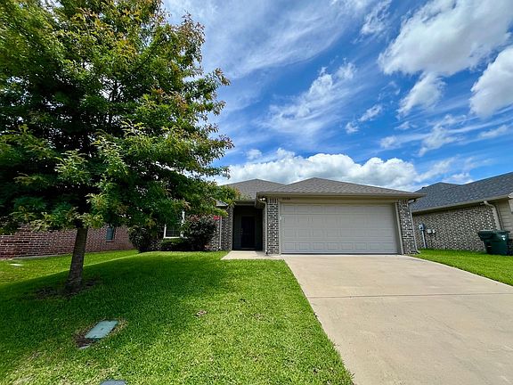 2nd image of 2520 Meadowglen Ct