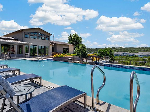 The View at Crown Ridge apartments community photo