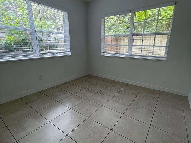 709 SW 14th Ave — Photo 6