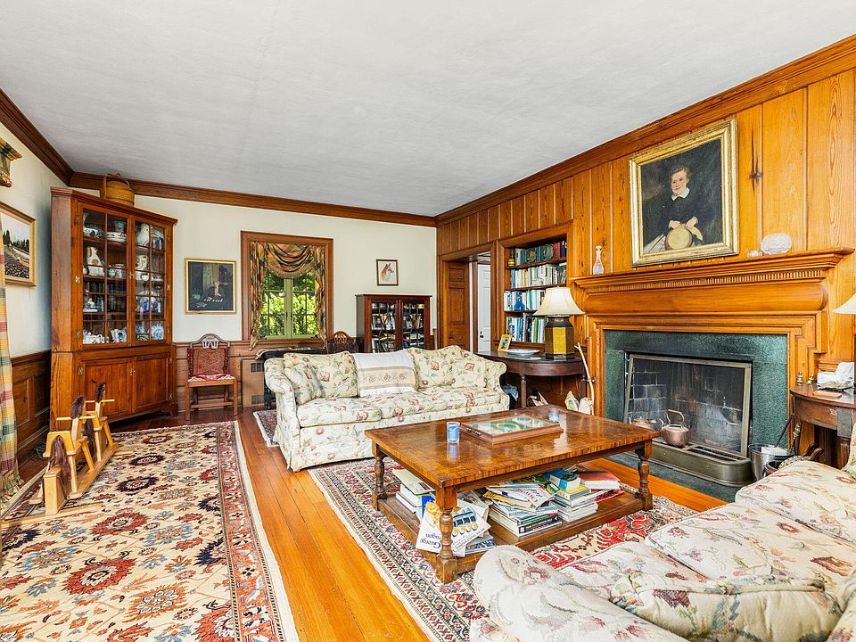 26th image of 418 Fairview St