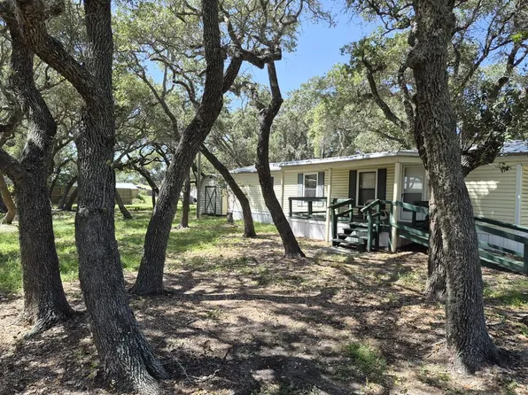 1711 Hardee St, Rockport, TX 78382