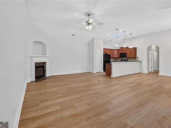 4th image of 236 Abercorn Way