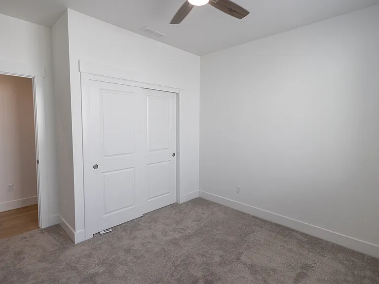 8933 W Tamworth Dr — Photo 10