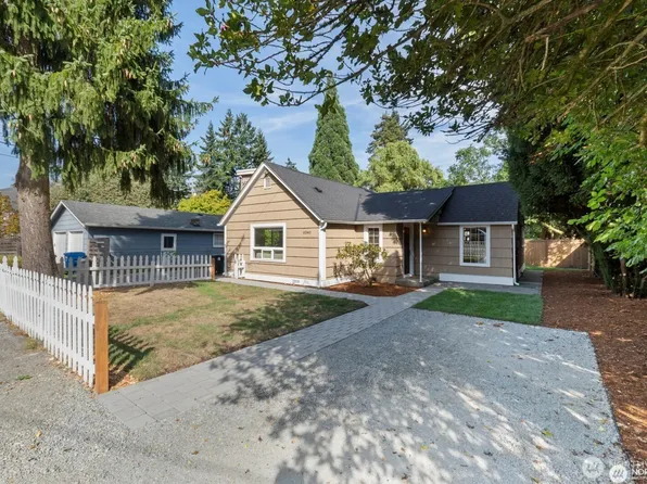 10340 39th Avenue NE, Seattle, WA 98125