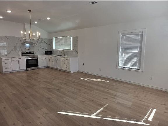 4th image of 1808 W Long St