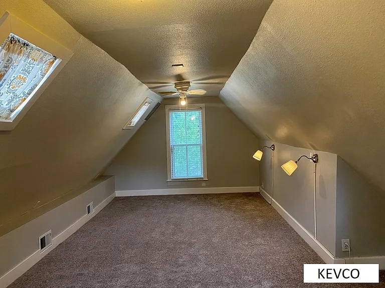 601 E Myrtle St — Photo 13