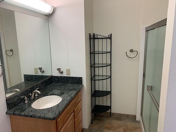 5th image of 601 Main St APT 302