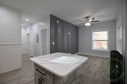 5th image of 1063 W Glenlake Ave APT 2S