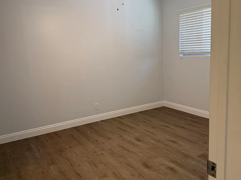Room 1 with desk area