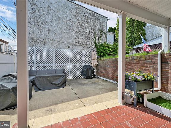 4th image of 100 W Cherry St