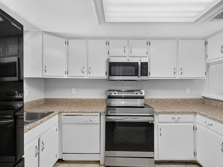 659 Montego Bay Ct — Photo 5