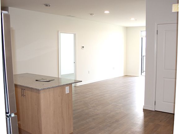 2nd image of 1098 Paisley Rd #613