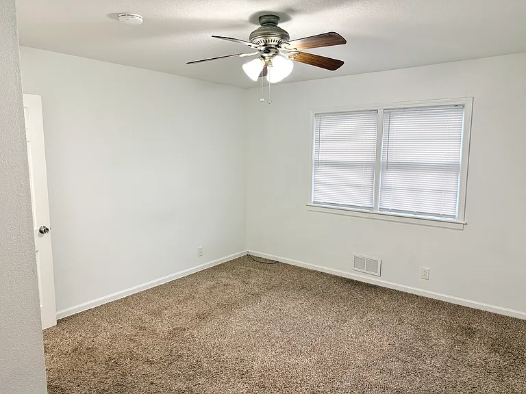 903 SW Lea Dr — Photo 12
