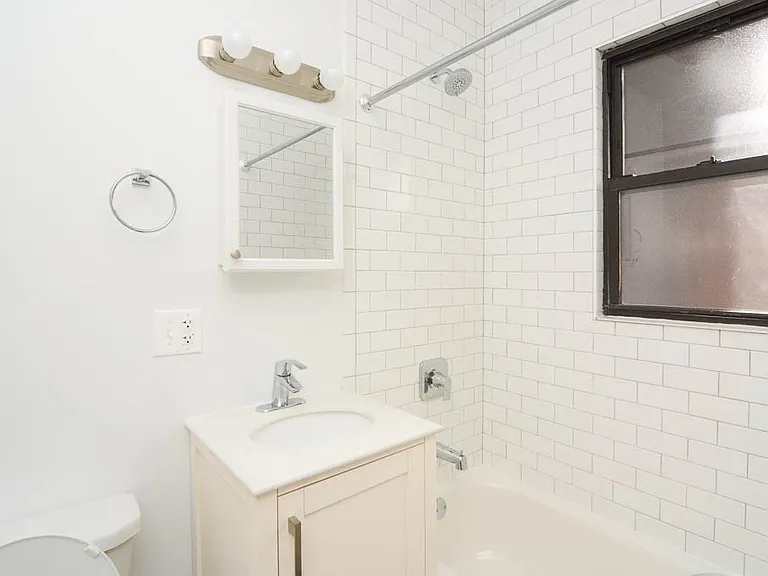 2643 N Spaulding Ave #E4 — Photo 17