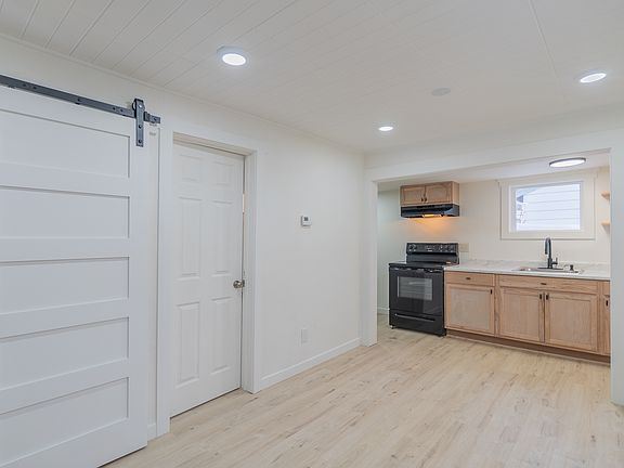 2nd image of 720 18th Ave APT 2
